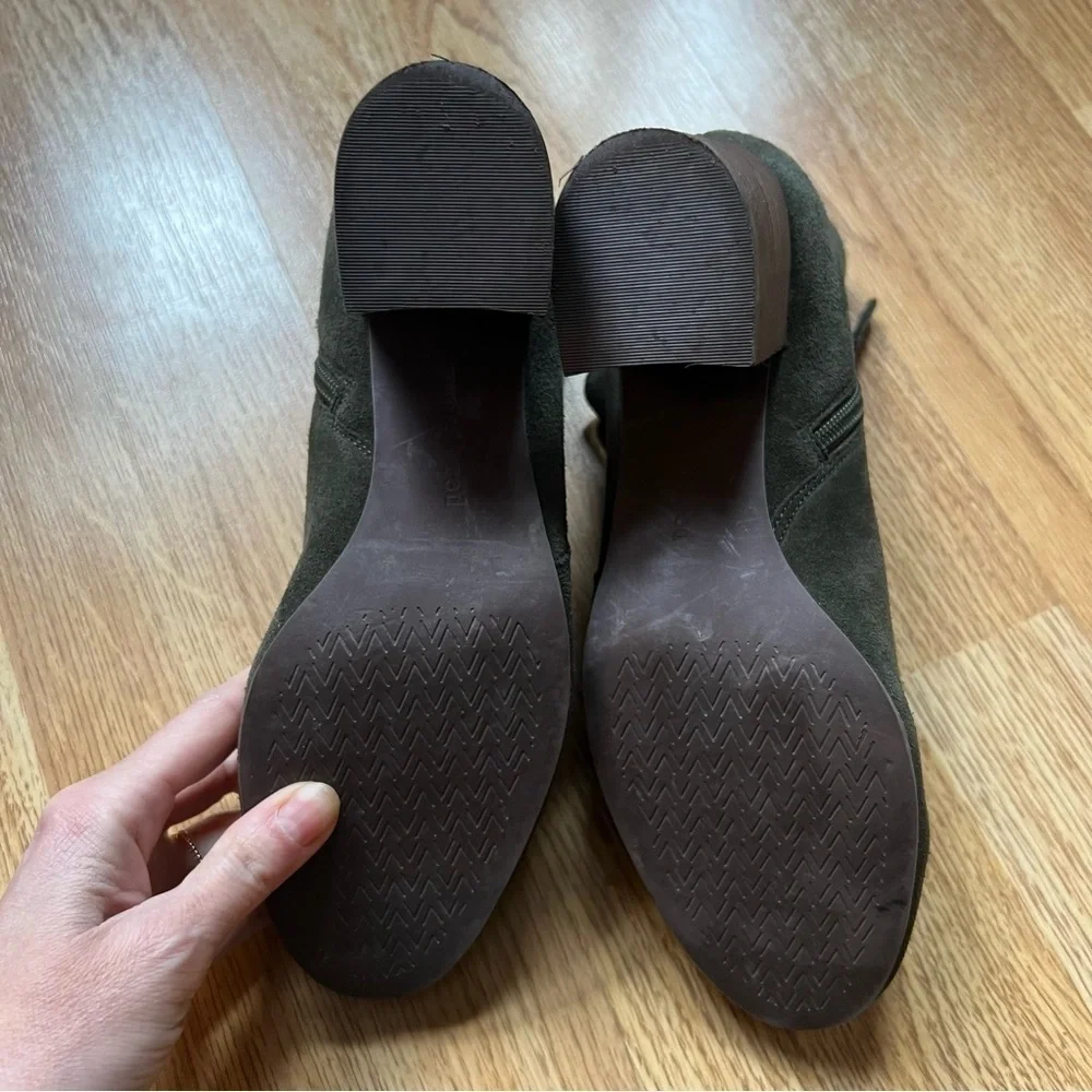 Violet & Red Jenna Suede Ankle Booties Olive Green Size 7.5 Stacked Heel